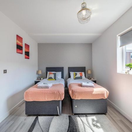 Ash View Place 4 -Heathrow - Thorpe Park - Free Parking Staines-upon-Thames Exteriör bild