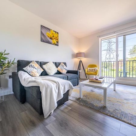 Ash View Place 4 -Heathrow - Thorpe Park - Free Parking Staines-upon-Thames Exteriör bild