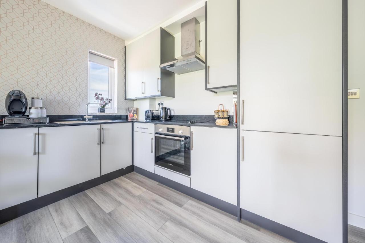 Ash View Place 4 -Heathrow - Thorpe Park - Free Parking Staines-upon-Thames Exteriör bild