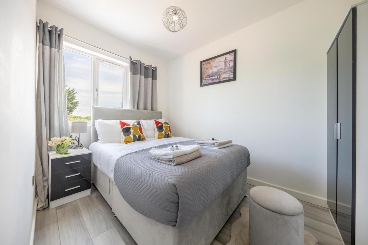 Ash View Place 4 -Heathrow - Thorpe Park - Free Parking Staines-upon-Thames Exteriör bild
