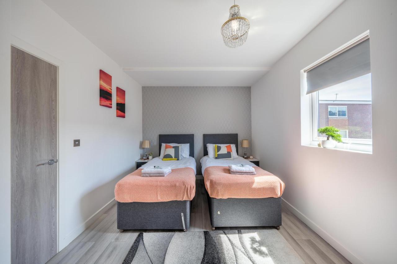 Ash View Place 4 -Heathrow - Thorpe Park - Free Parking Staines-upon-Thames Exteriör bild
