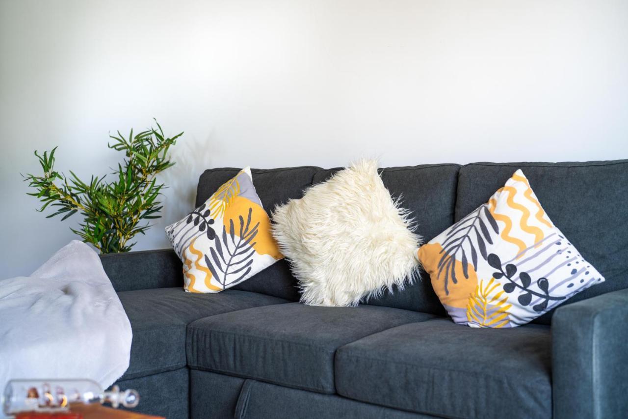 Ash View Place 4 -Heathrow - Thorpe Park - Free Parking Staines-upon-Thames Exteriör bild