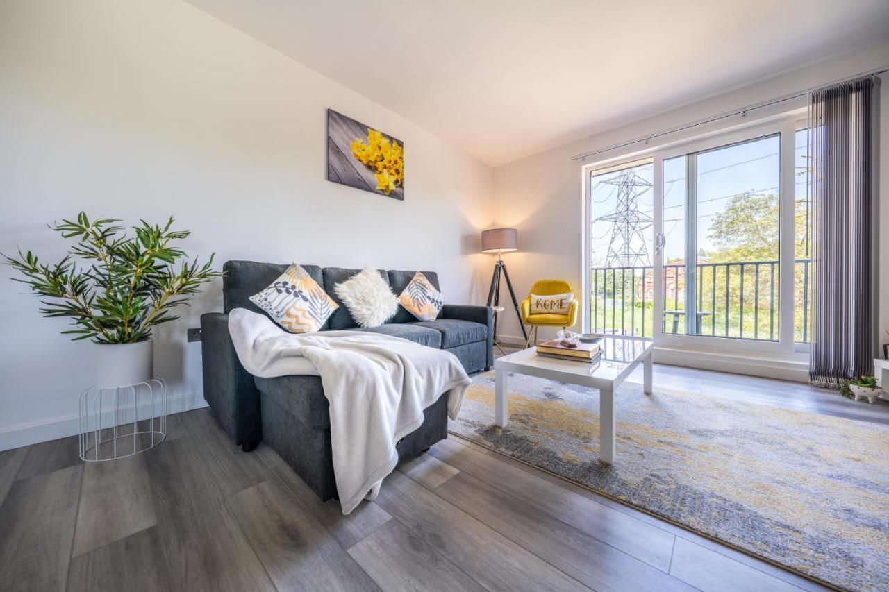 Ash View Place 4 -Heathrow - Thorpe Park - Free Parking Staines-upon-Thames Exteriör bild