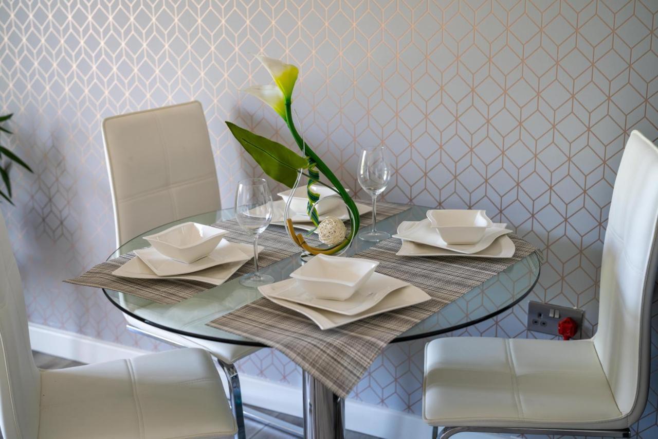 Ash View Place 4 -Heathrow - Thorpe Park - Free Parking Staines-upon-Thames Exteriör bild
