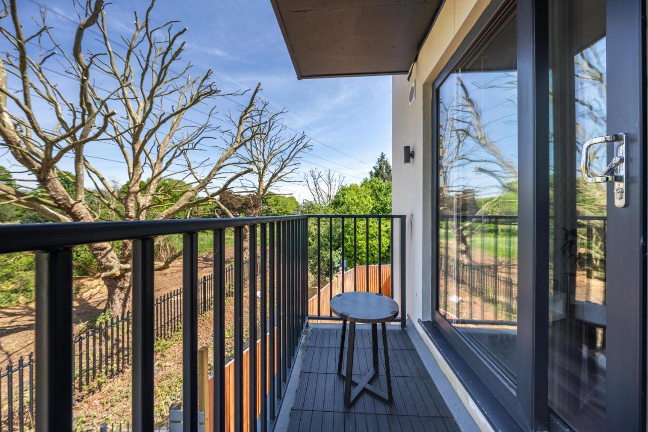 Ash View Place 4 -Heathrow - Thorpe Park - Free Parking Staines-upon-Thames Exteriör bild