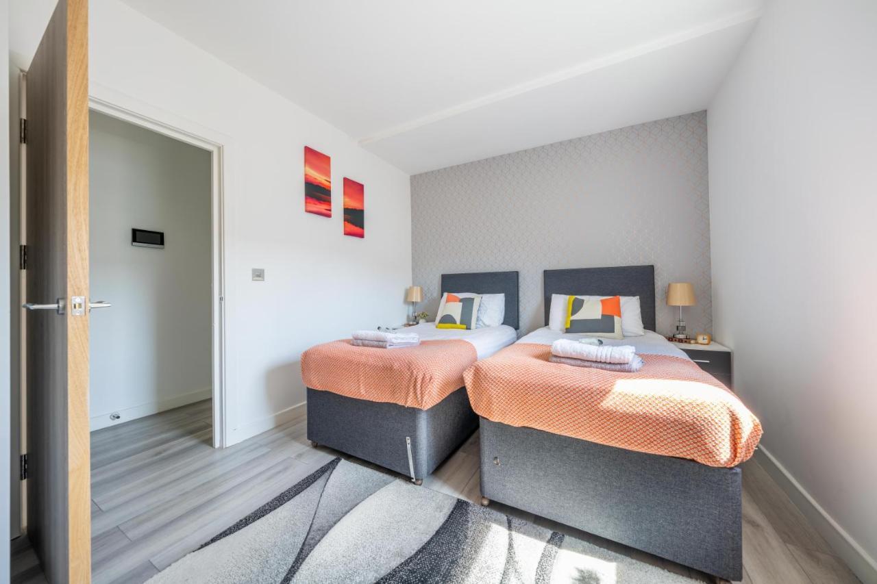 Ash View Place 4 -Heathrow - Thorpe Park - Free Parking Staines-upon-Thames Exteriör bild