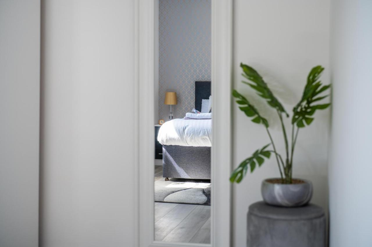 Ash View Place 4 -Heathrow - Thorpe Park - Free Parking Staines-upon-Thames Exteriör bild